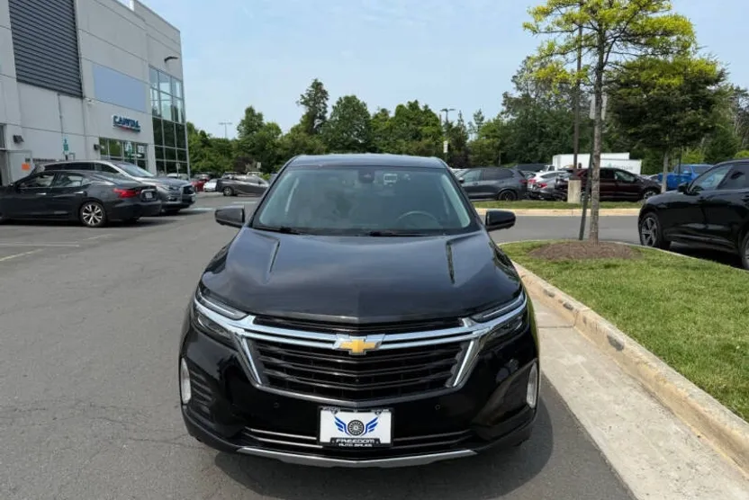 2023 Chevrolet Equinox LT photo 1