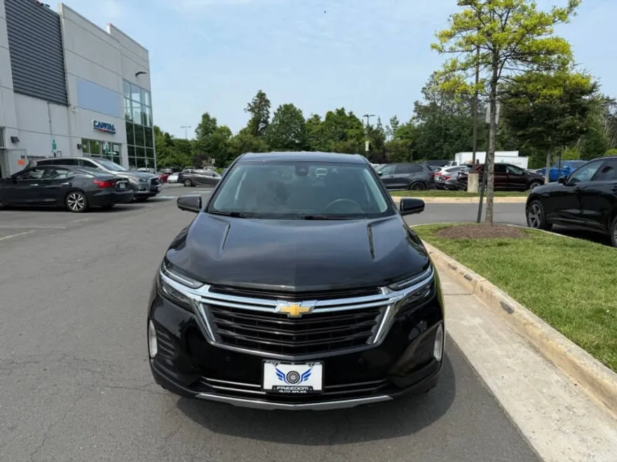 2023 Chevrolet Equinox LT photo 1