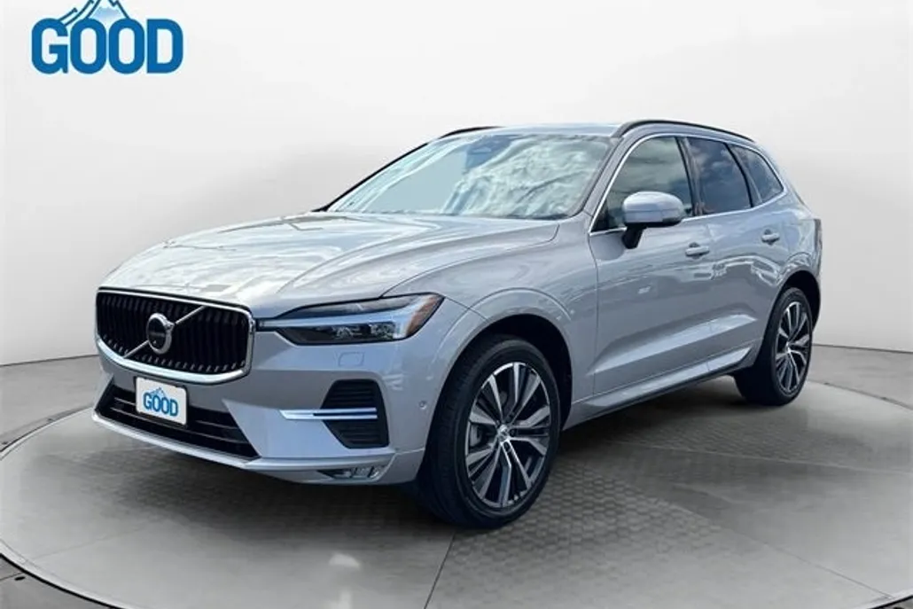2022 Volvo XC60 Momentum photo 1