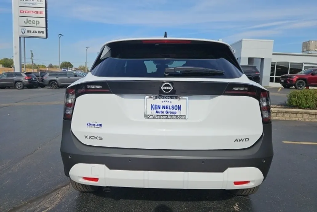 2026 Nissan Kicks SV photo 1