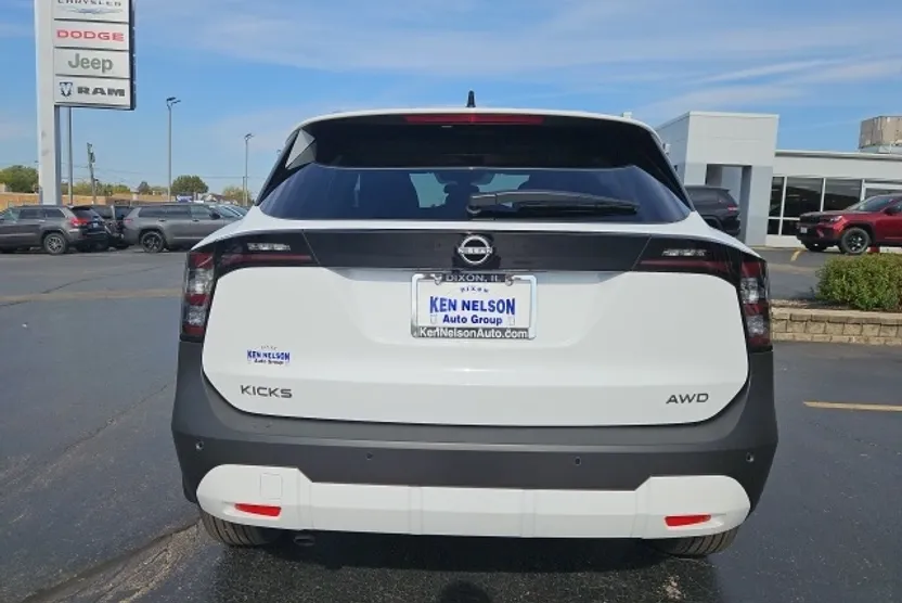 2026 Nissan Kicks SV photo 1