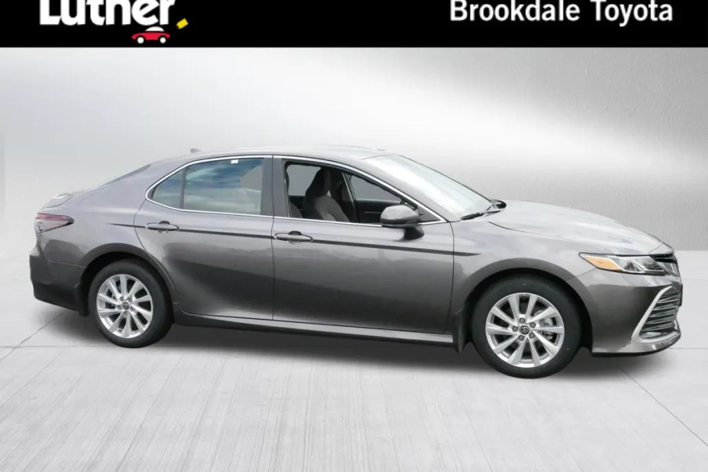 2023 Toyota Camry LE photo 1