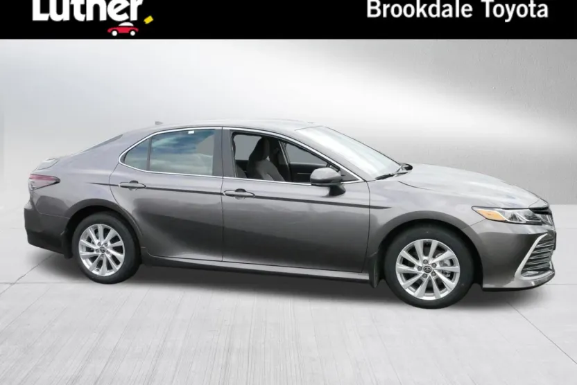 2023 Toyota Camry LE photo 1