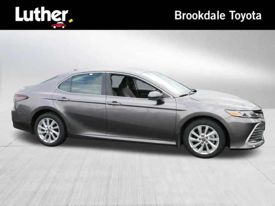 2023 Toyota Camry LE photo 1