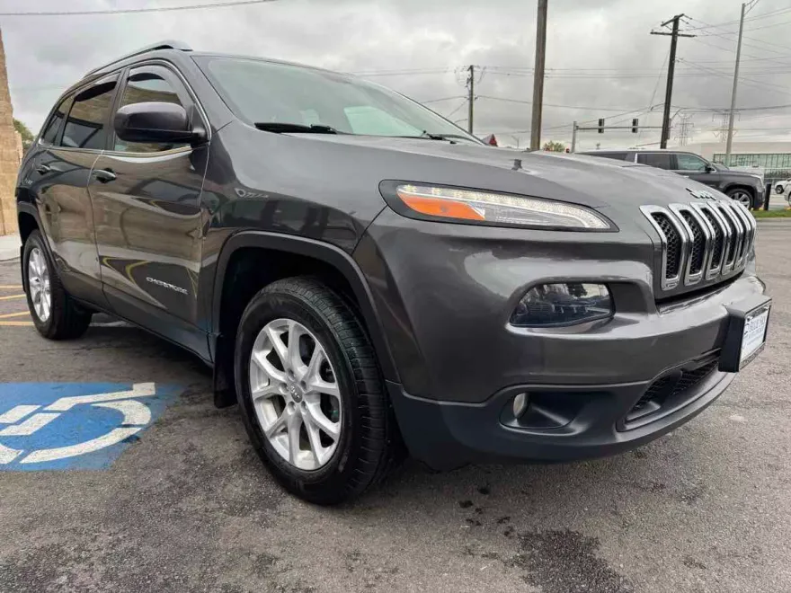 2017 Jeep Cherokee Latitude photo 1