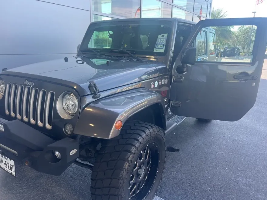 2018 Jeep Wrangler Unlimited Sahara photo 1
