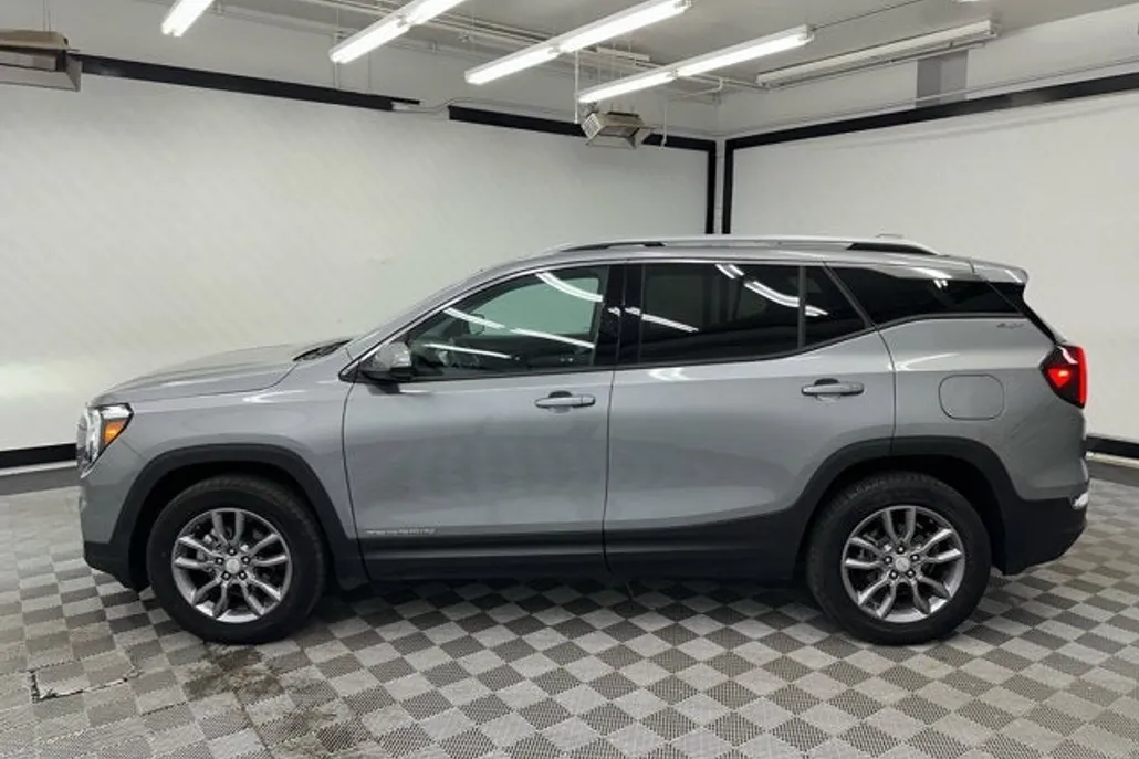 2024 Gmc Terrain SLT photo 1
