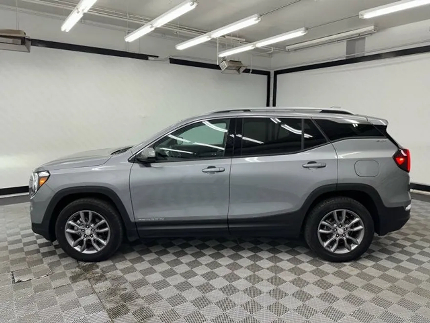 2024 Gmc Terrain SLT photo 1