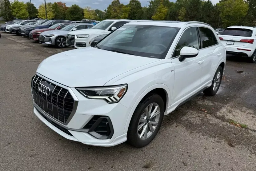 2025 Audi Q3 S line Premium photo 1