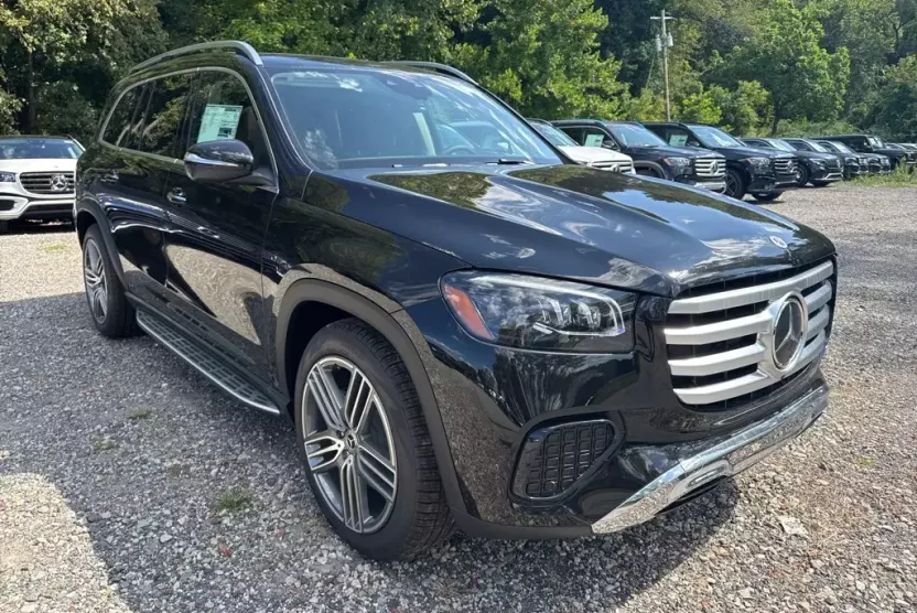2026 Mercedes Benz GLS 450 4MATIC photo 1