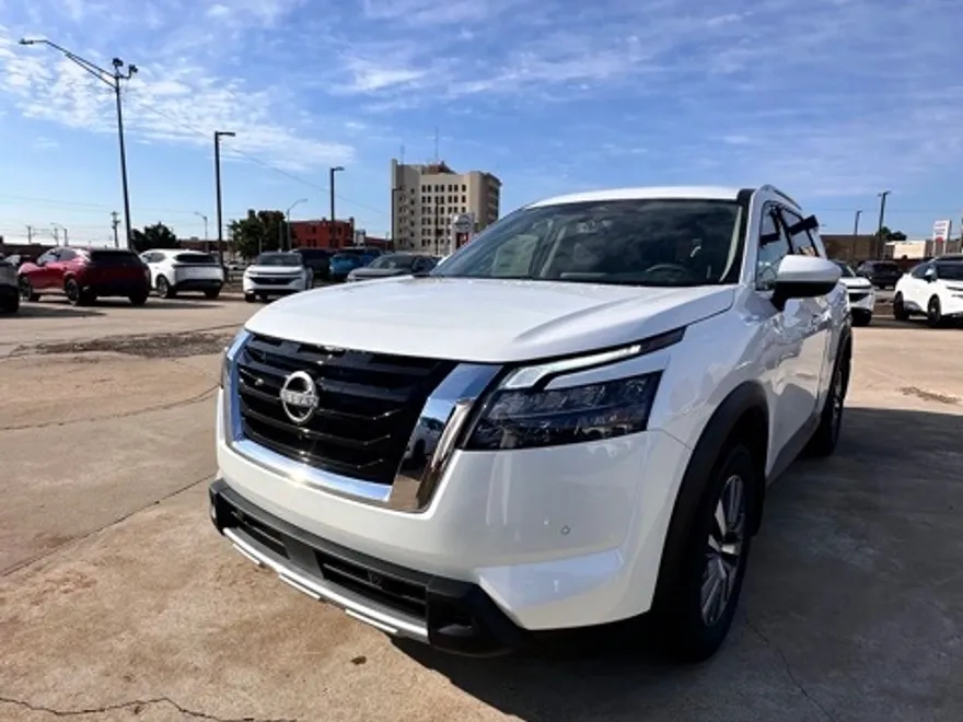 2025 Nissan Pathfinder SL photo 1