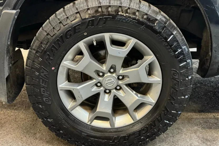 2019 Nissan Frontier Crew Cab SL photo 1