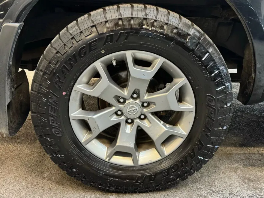 2019 Nissan Frontier Crew Cab SL photo 1