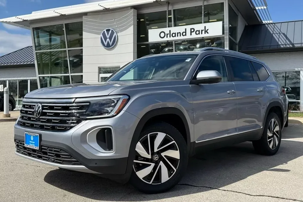 2025 Volkswagen Atlas SEL photo 1