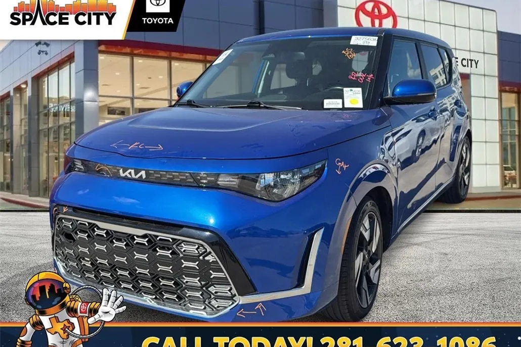 2023 Kia Soul GT-Line photo 1