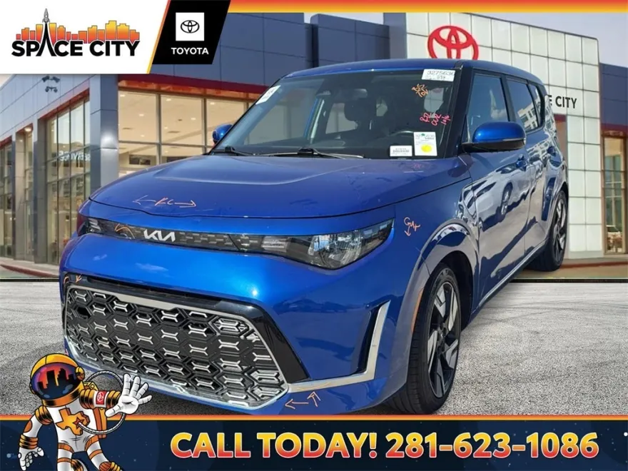 2023 Kia Soul GT-Line photo 1