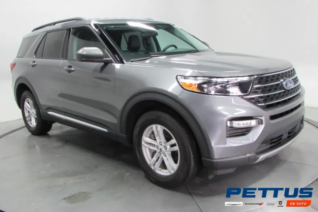 2023 Ford Explorer XLT photo 1