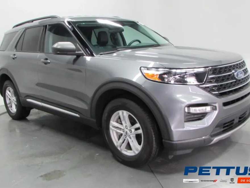 2023 Ford Explorer XLT photo 1