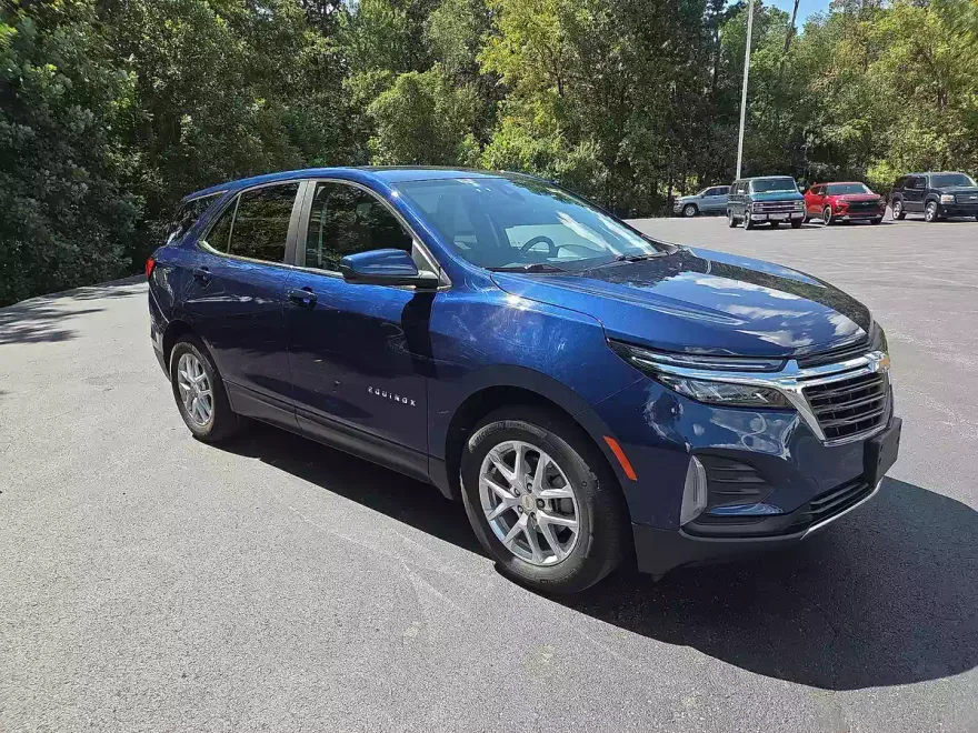 2022 Chevrolet Equinox LT photo 1