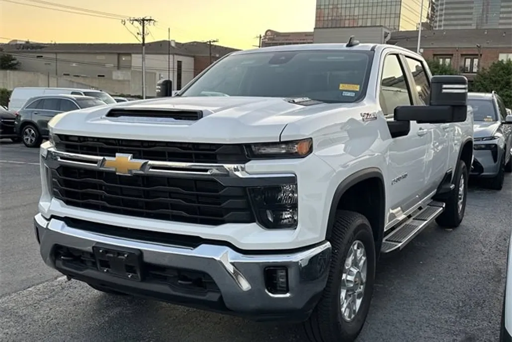2024 Chevrolet Silverado 2500HD LT photo 1
