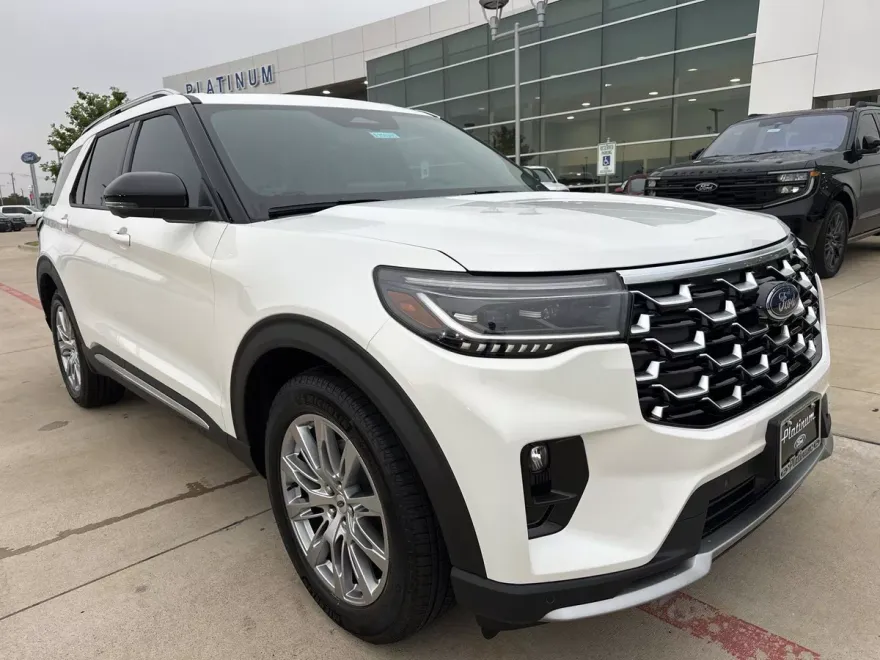2025 Ford Explorer Platinum photo 1