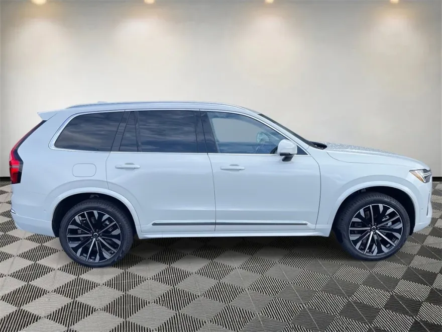 2025 Volvo XC90 T8 Plus photo 1