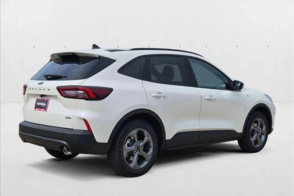 2025 Ford Escape ST-Line photo 1