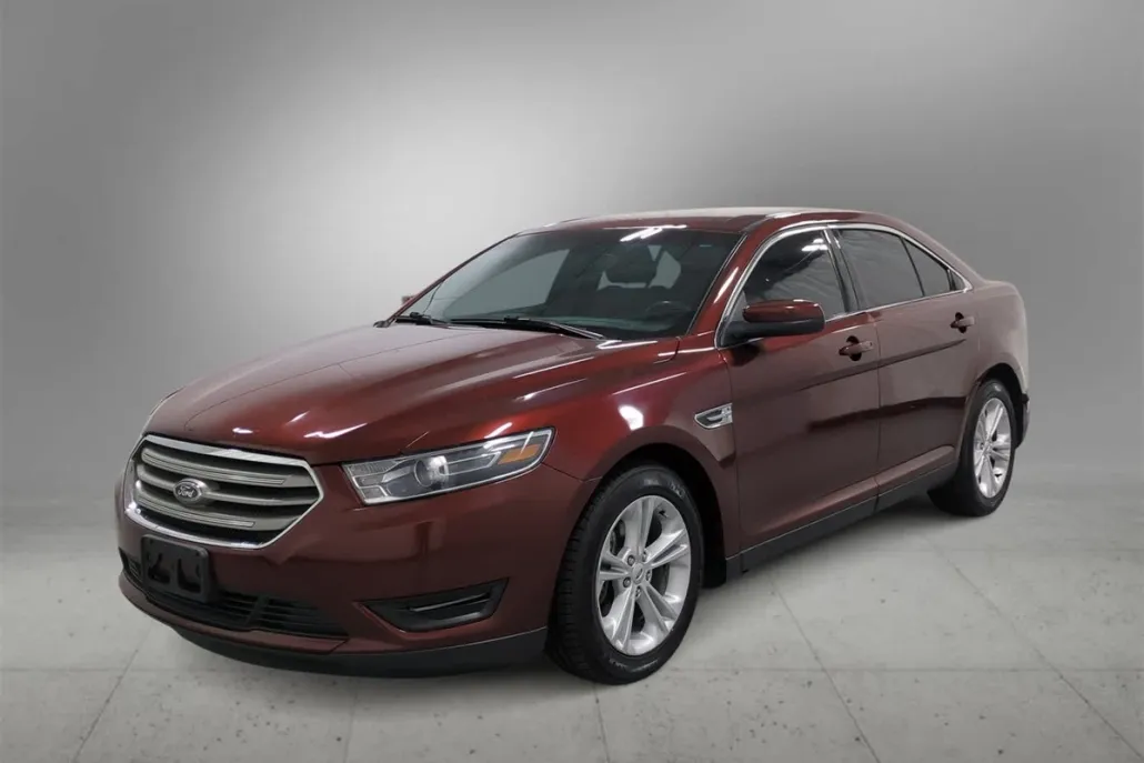 2016 Ford Taurus SEL photo 1