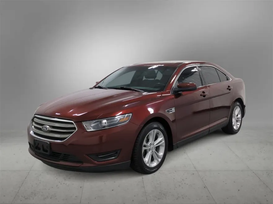 2016 Ford Taurus SEL photo 1