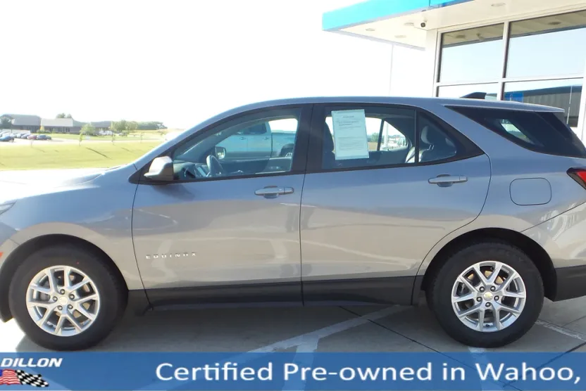 2023 Chevrolet Equinox LS photo 1