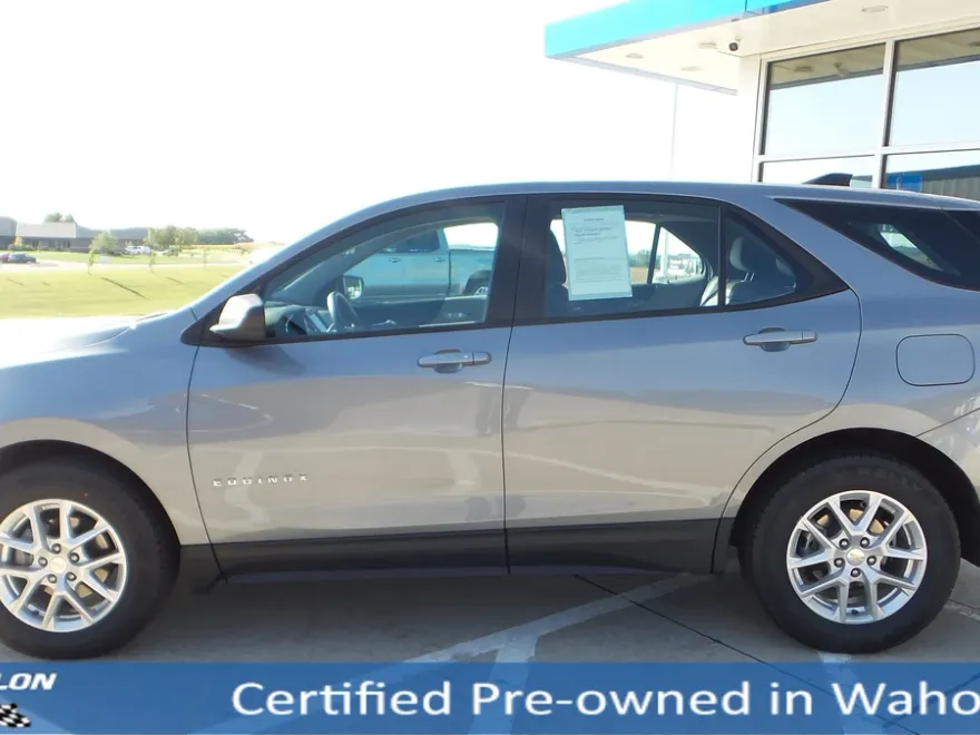2023 Chevrolet Equinox LS photo 1