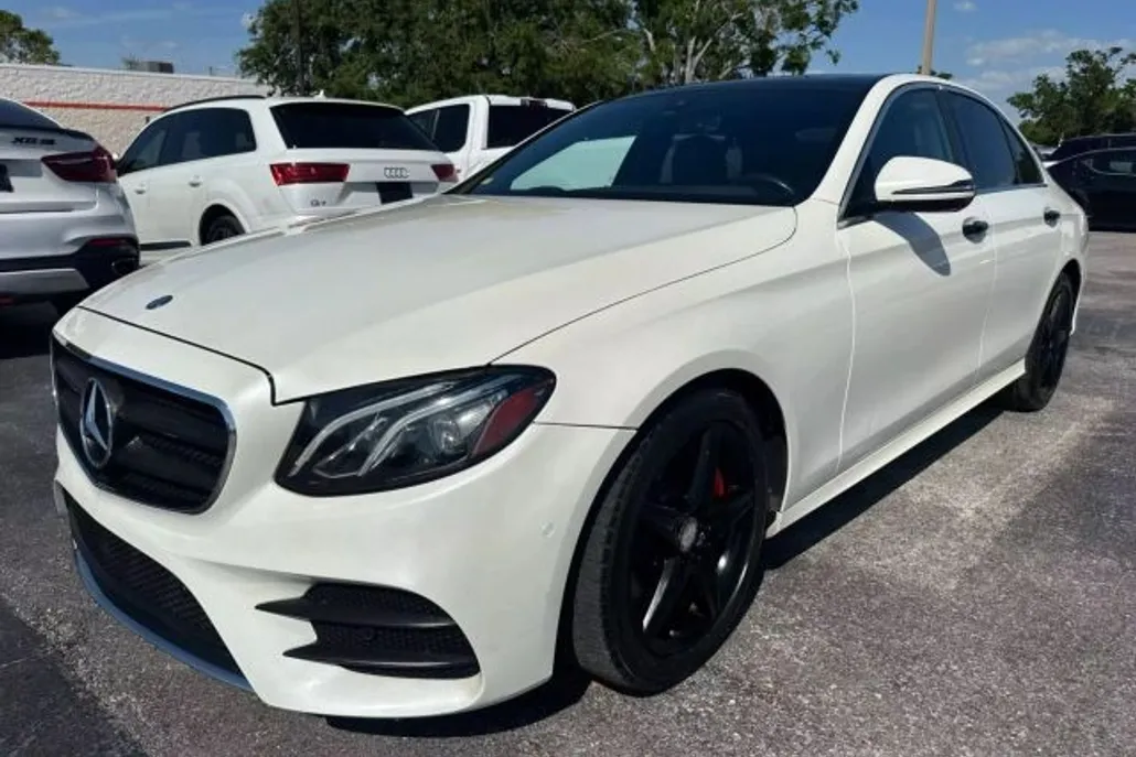 2017 Mercedes Benz E 300 Sedan photo 1
