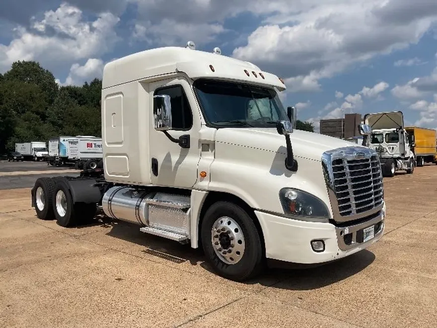 2019 Freightliner Cascadia 125" Sleeper Cab photo 1