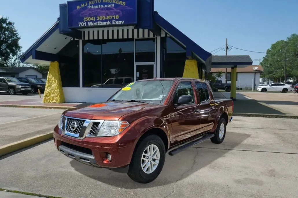 2017 Nissan Frontier Crew Cab SV photo 1