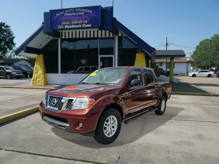 2017 Nissan Frontier Crew Cab SV photo 1
