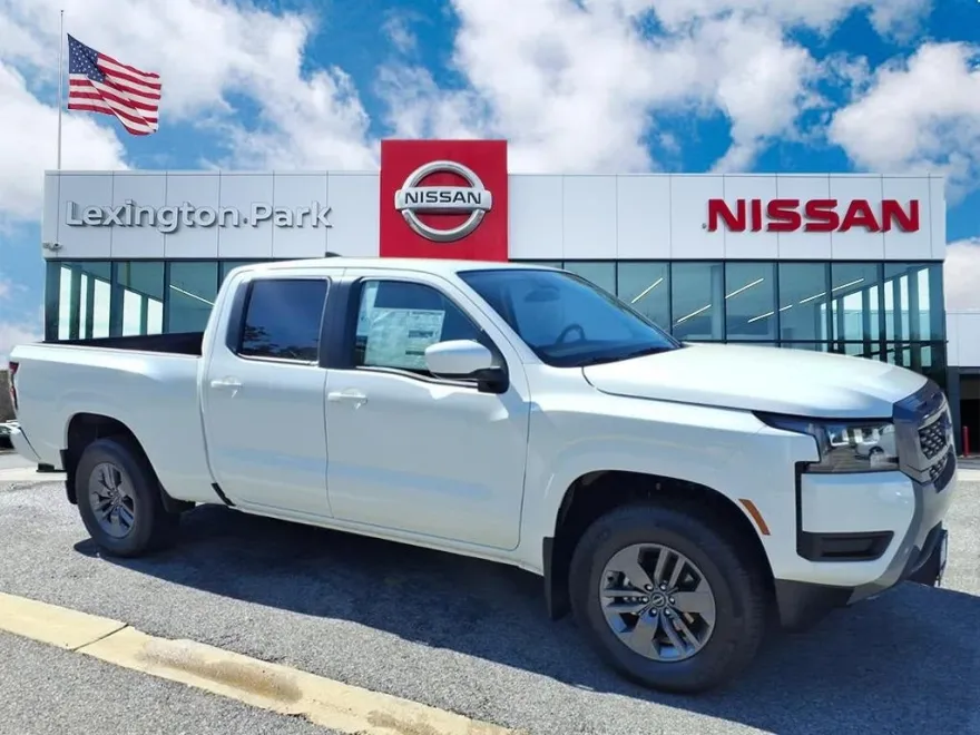 2026 Nissan Frontier Crew Cab SV photo 1