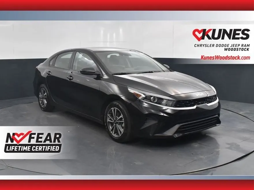 2024 Kia Forte LXS photo 1