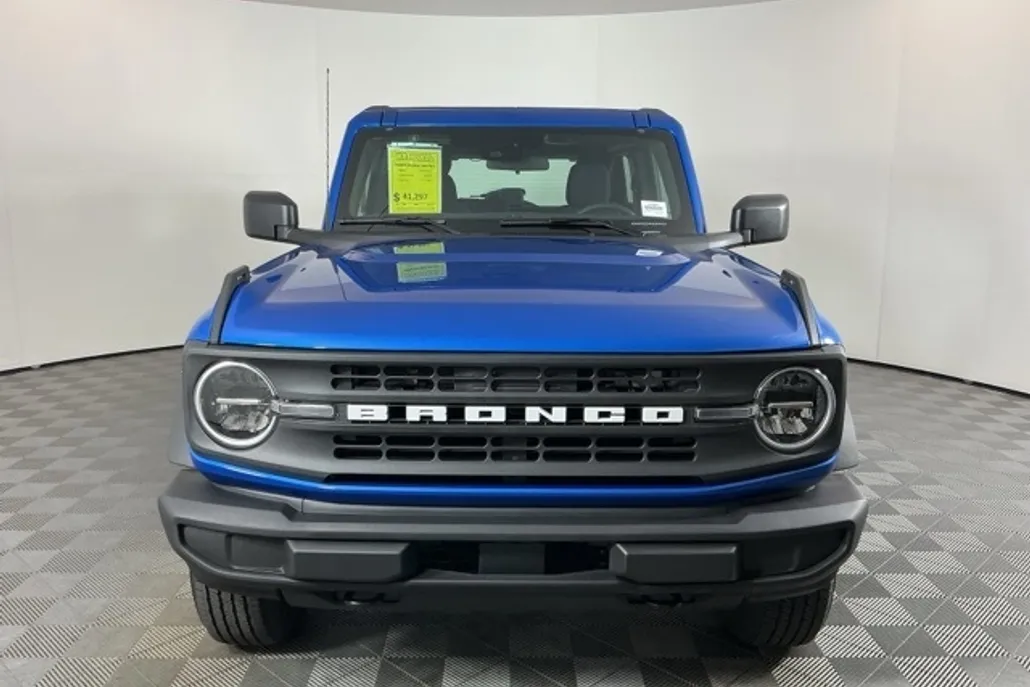 2025 Ford Bronco Base photo 1