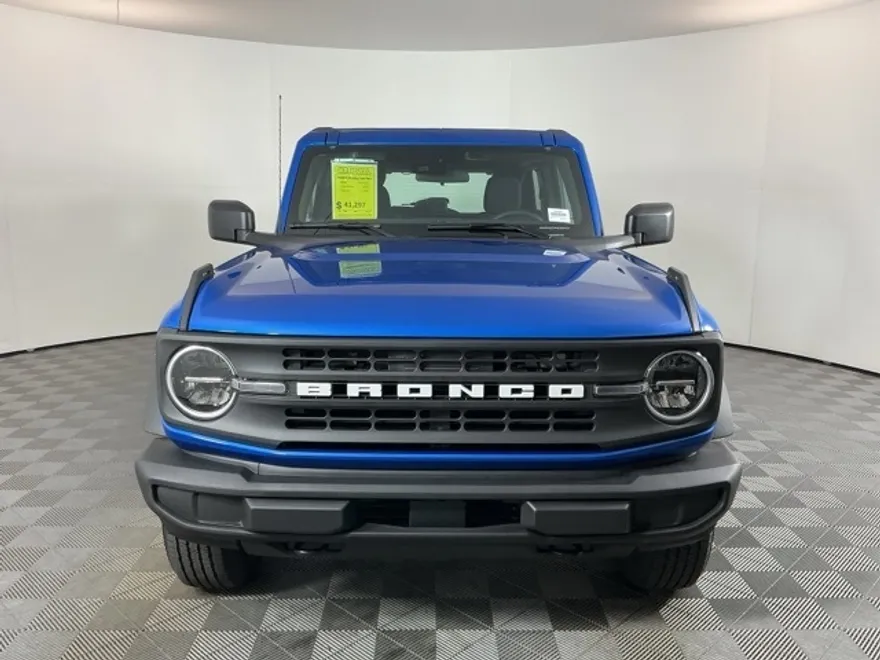 2025 Ford Bronco Base photo 1