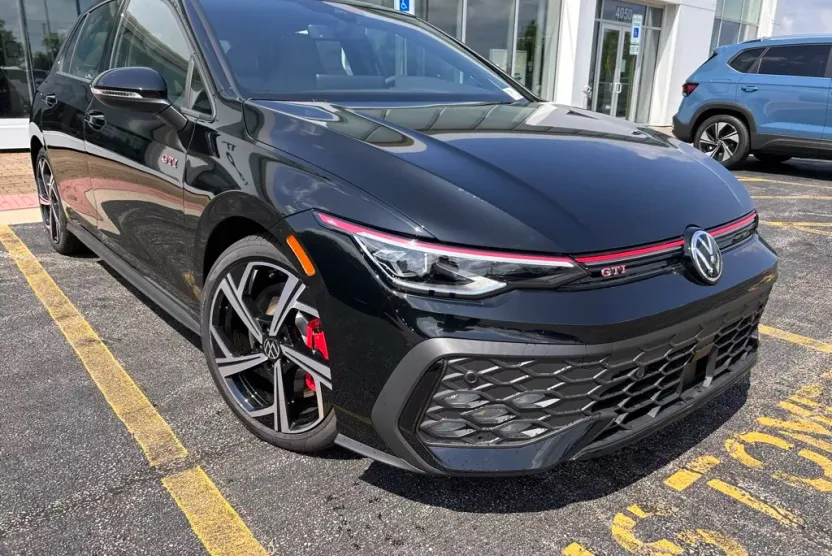 2025 Volkswagen Golf GTI SE photo 1