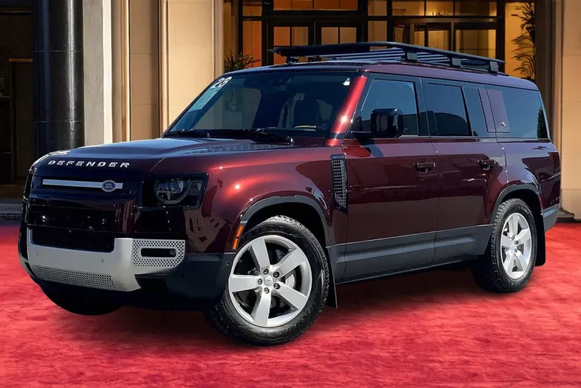 2023 Land Rover Defender SE photo 1