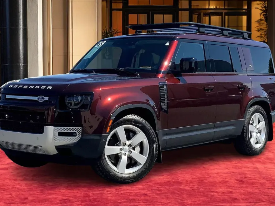 2023 Land Rover Defender SE photo 1
