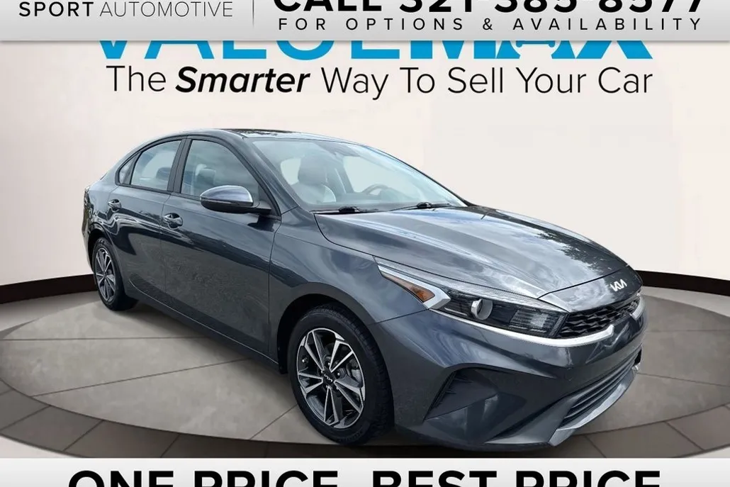 2022 Kia Forte LXS photo 1