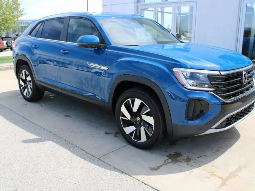 2025 Volkswagen Atlas Cross Sport SE Technology photo 1