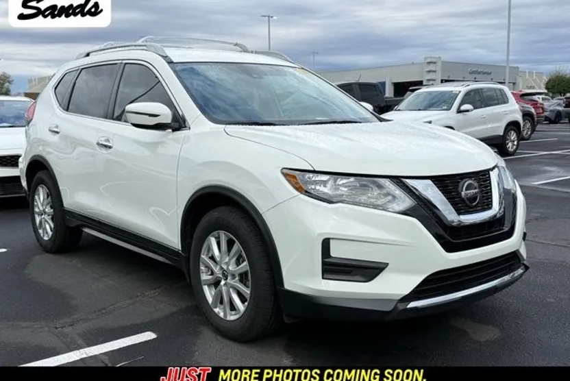 2020 Nissan Rogue SV photo 1