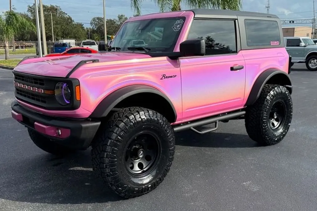 2023 Ford Bronco photo 1