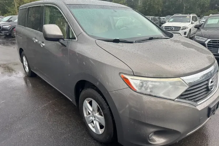 2015 Nissan Quest SV photo 1