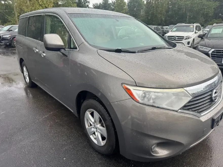 2015 Nissan Quest SV photo 1