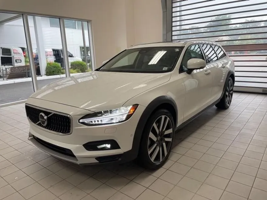 2022 Volvo V90 Cross Country B6 AWD photo 1