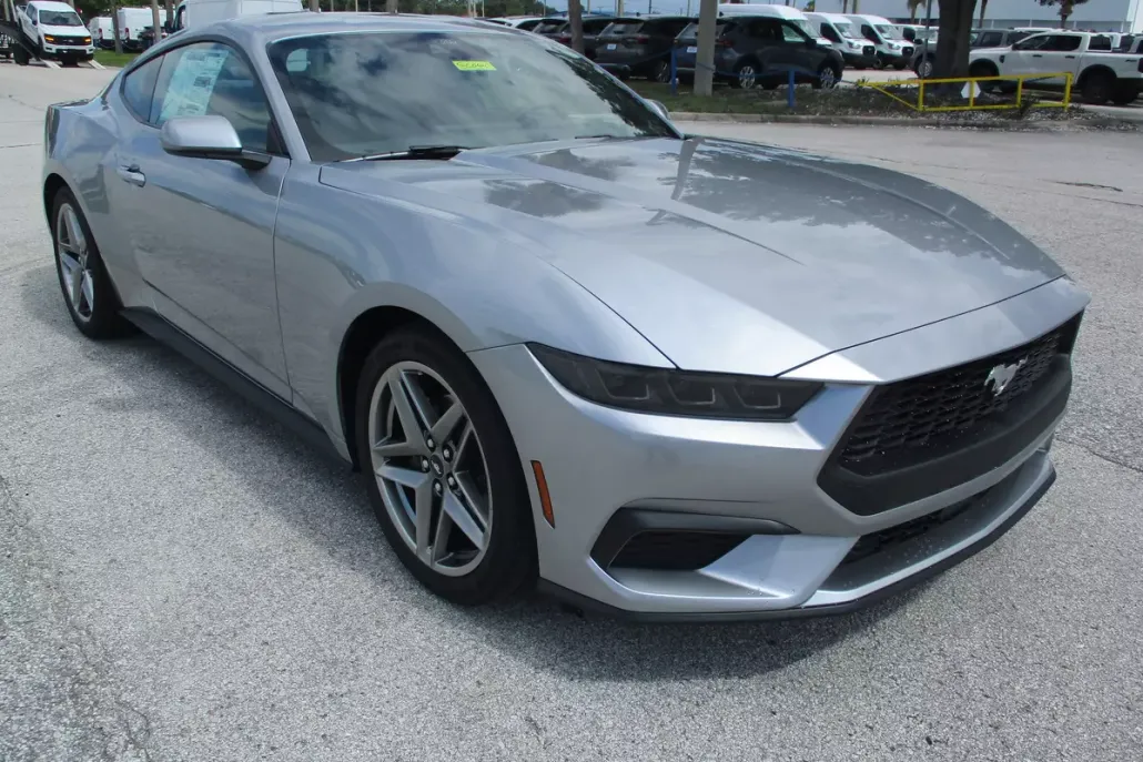 2025 Ford Mustang EcoBoost photo 1